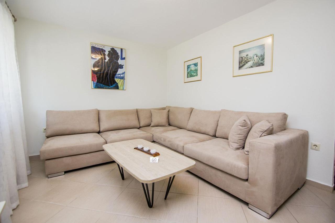 Kasta Bnb Ofrínion Exterior foto