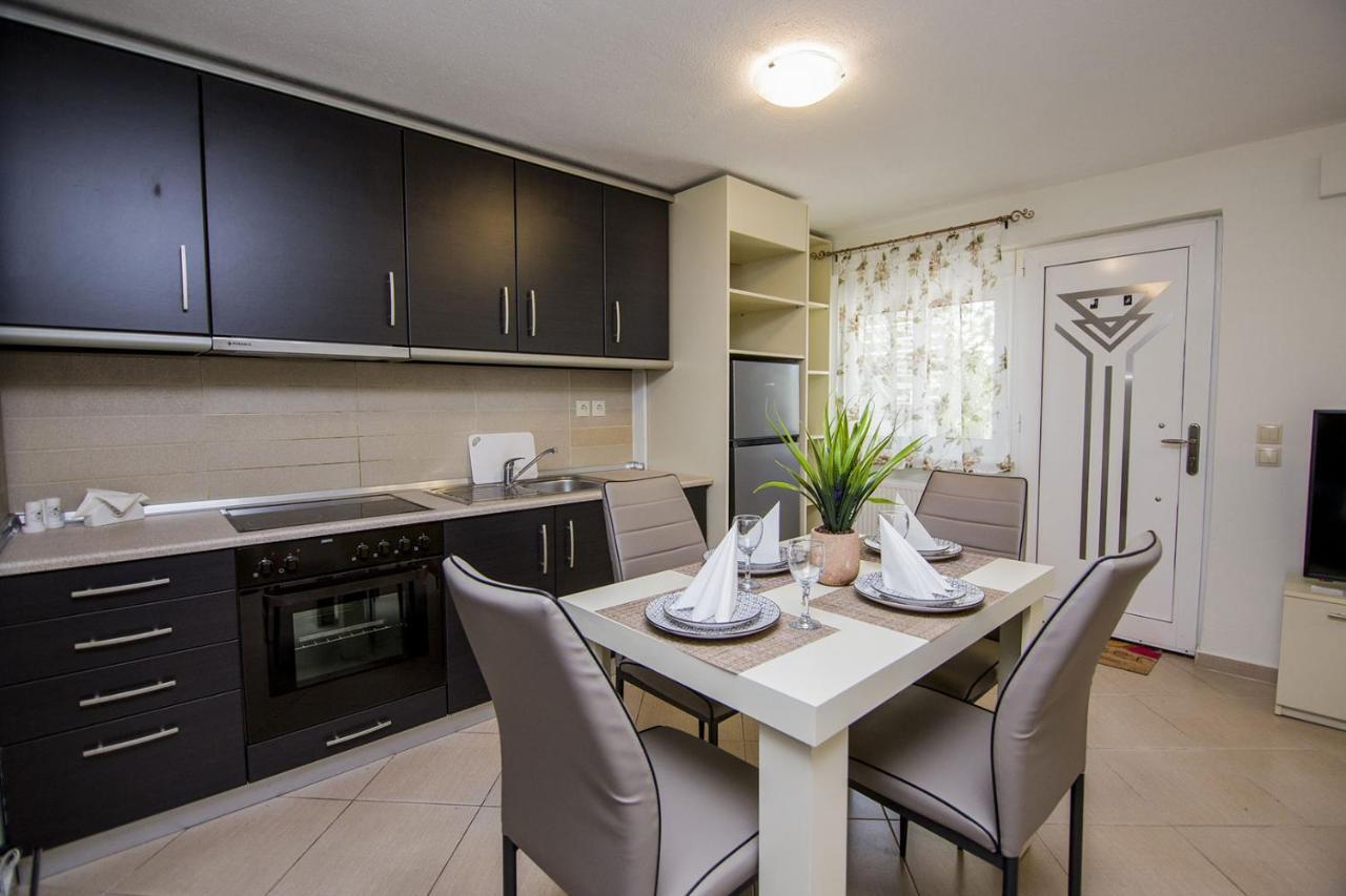 Kasta Bnb Ofrínion Exterior foto